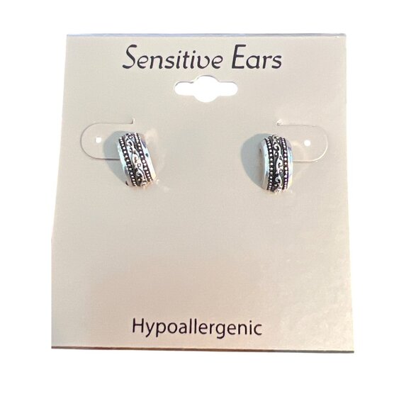 Silver Tone Etched Half Hoop Earrings Sensitive Ears Hypoallergenic .5" New Card - Picture 1 of 5